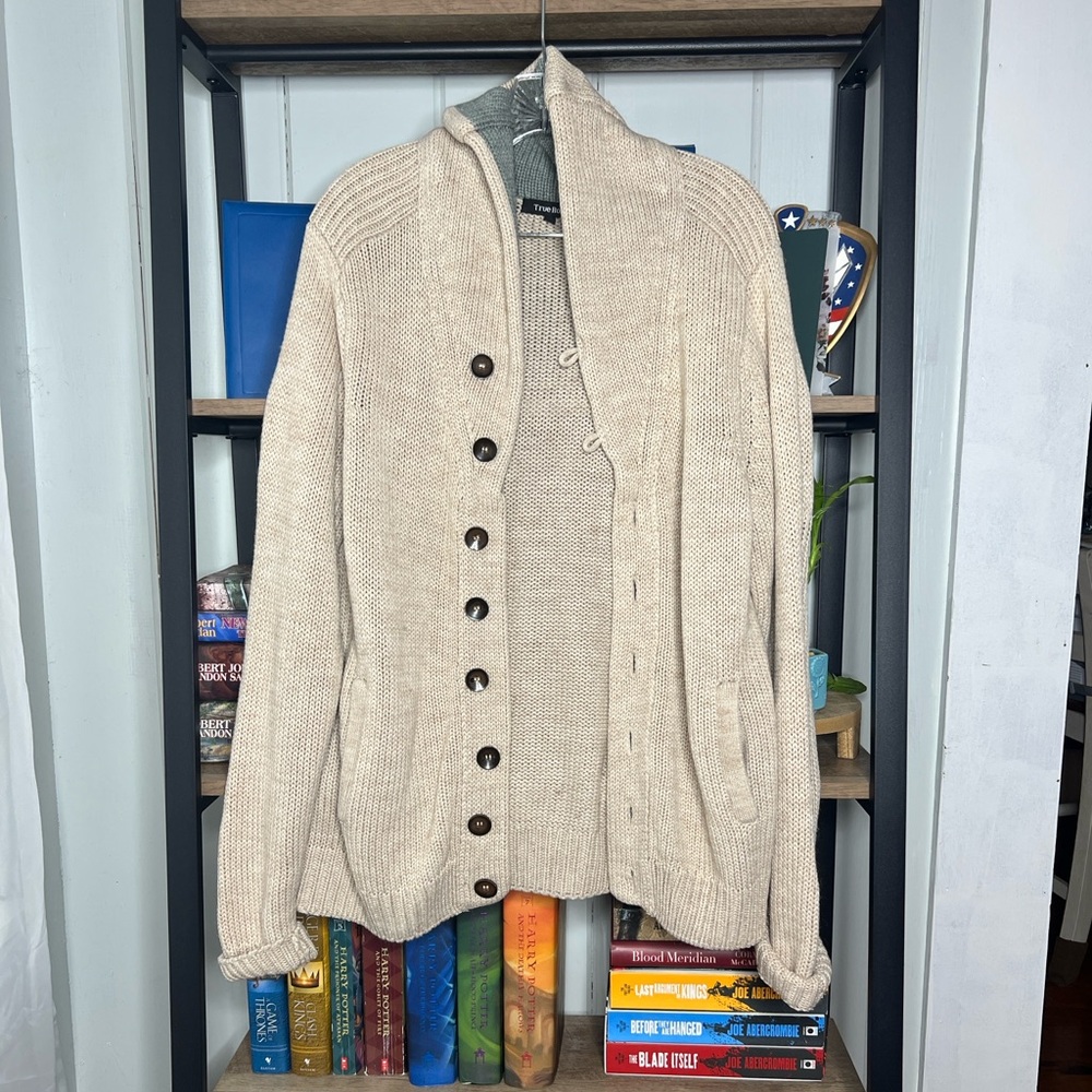 TRUE ROCK Two-Tone Knit Sweater